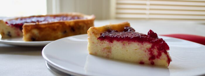 Quark cheesecake with cranberry sauce